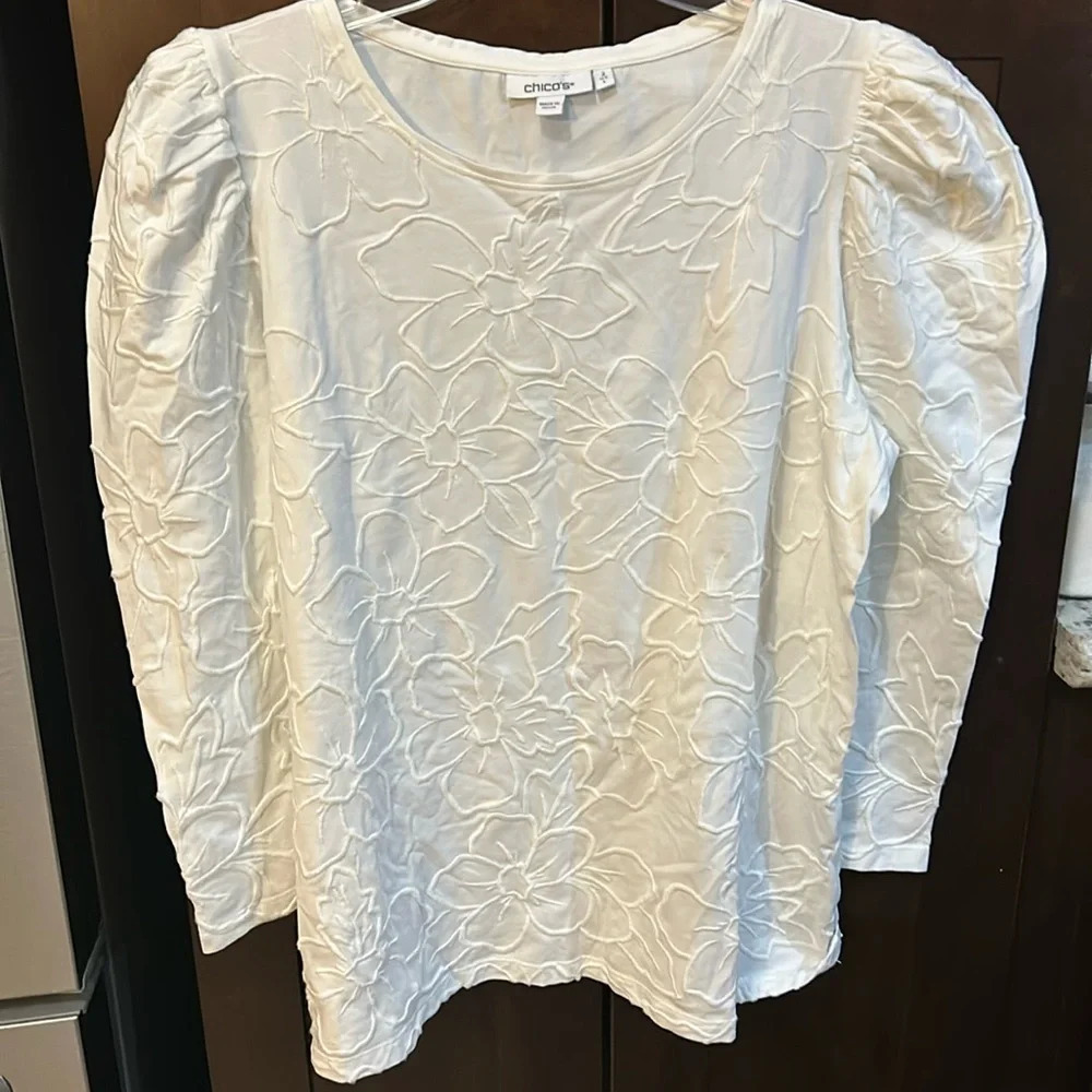 Chico's White Floral Embroidered Blouse